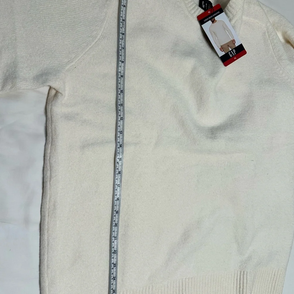GAP‎ Men's Classic Cream Crewneck Sweater